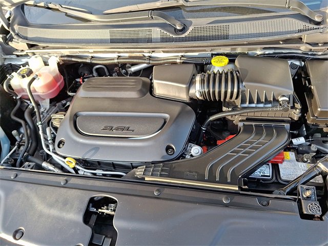 Used 2023 Chrysler Pacifica Touring-L image 27