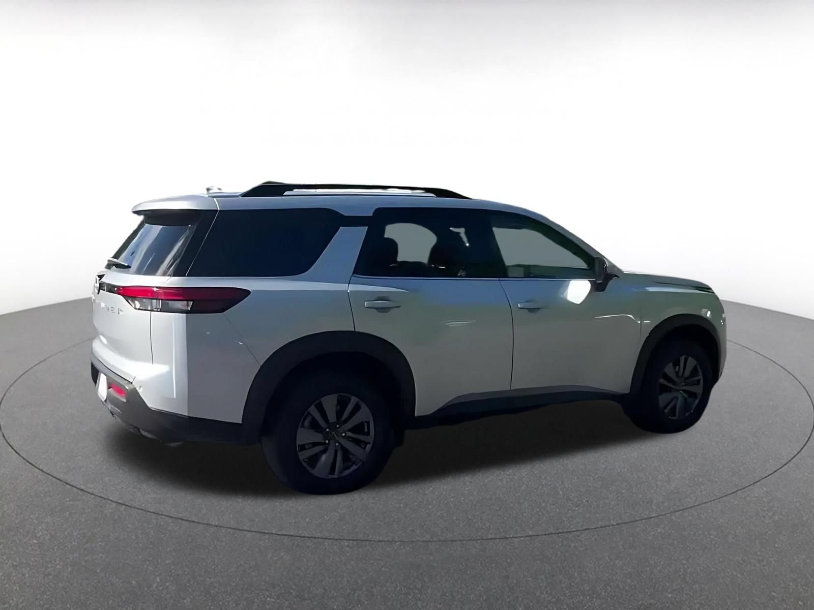 Used 2025 Nissan Pathfinder SV FWD image 10