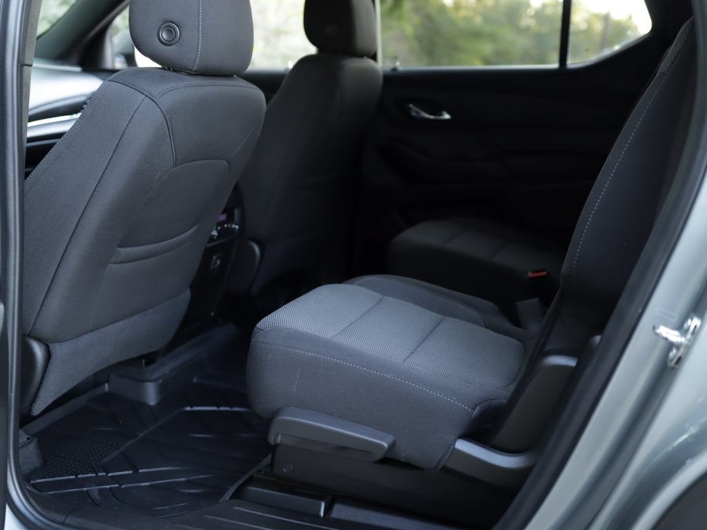 Used 2023 Chevrolet Traverse LT FWD image 26