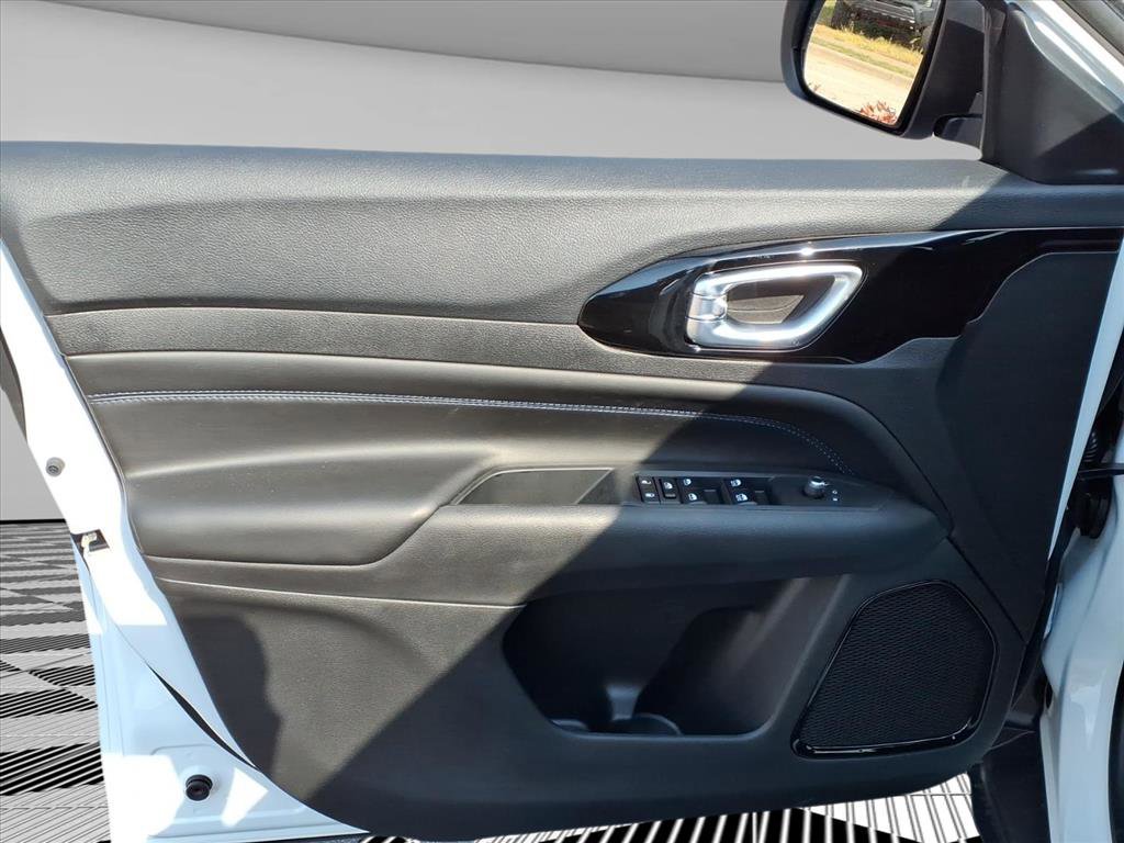 New 2026 Jeep Compass Latitude image 13
