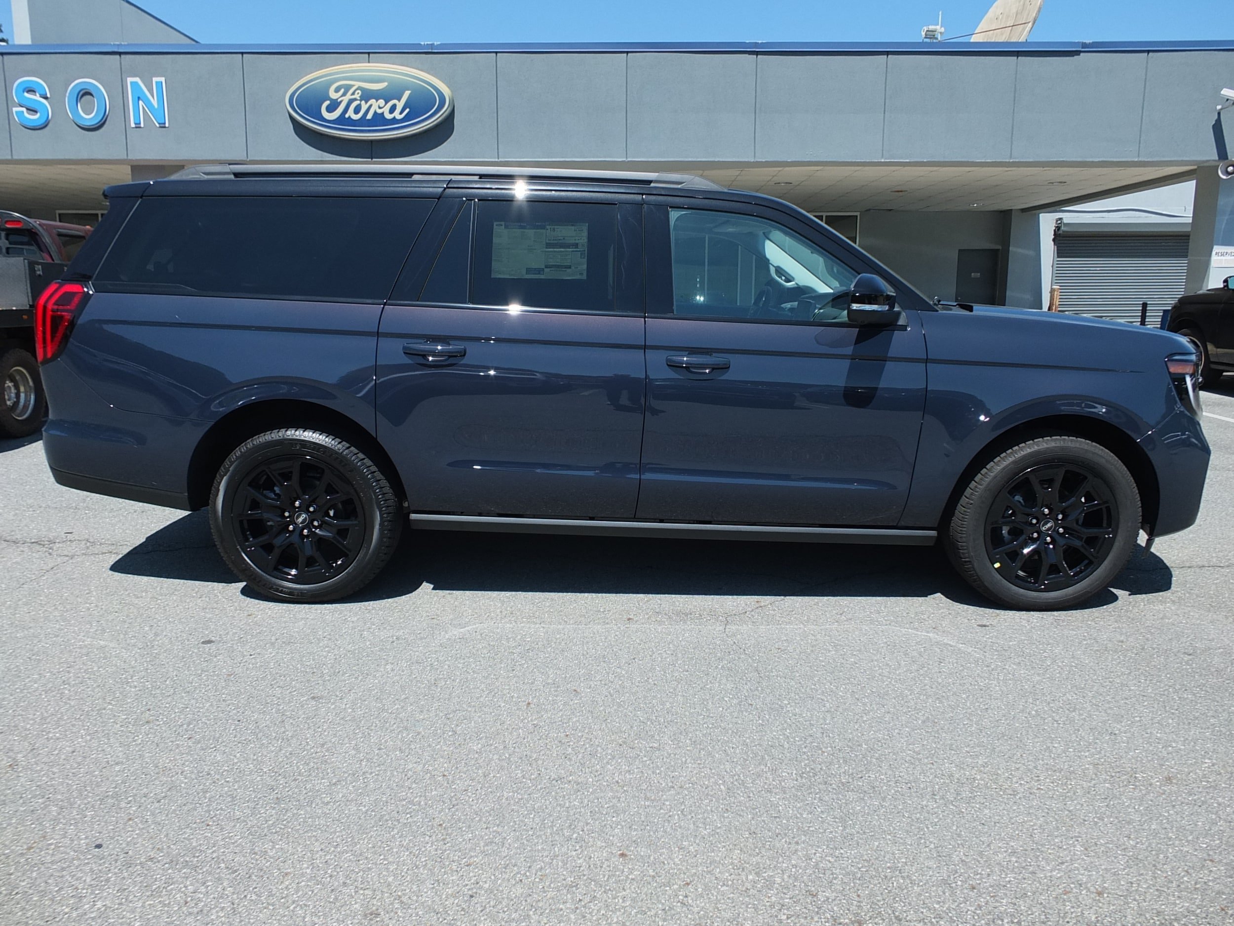 New 2027 Ford Expedition Max Platinum AWD/4WD image 2