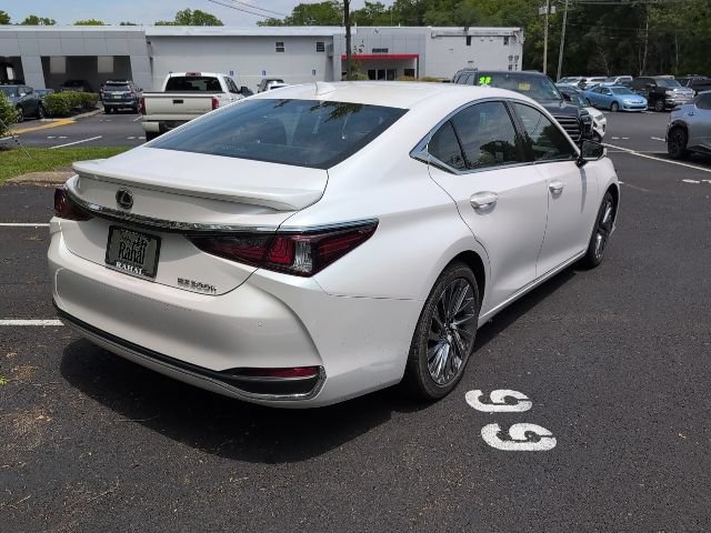Used 2024 Lexus ES 300h w/ Technology Package FWD image 3