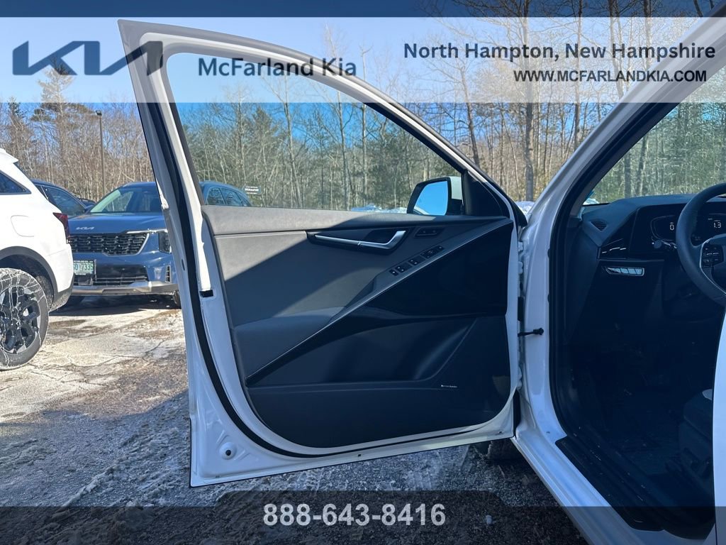 Used 2024 Kia Niro SX image 13