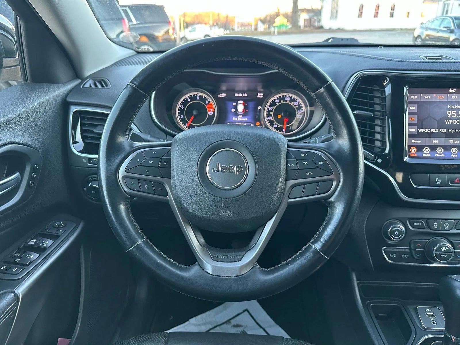 Used 2020 Jeep Cherokee Limited image 12