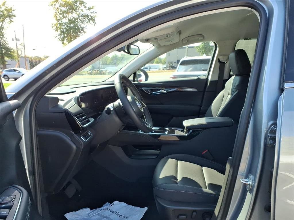 Used 2025 Buick Envision Preferred image 11
