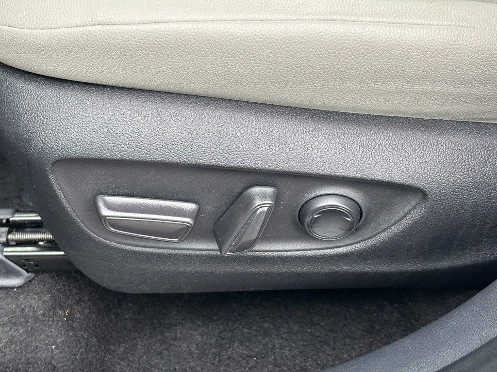 Used 2025 Toyota Grand Highlander AWD image 24