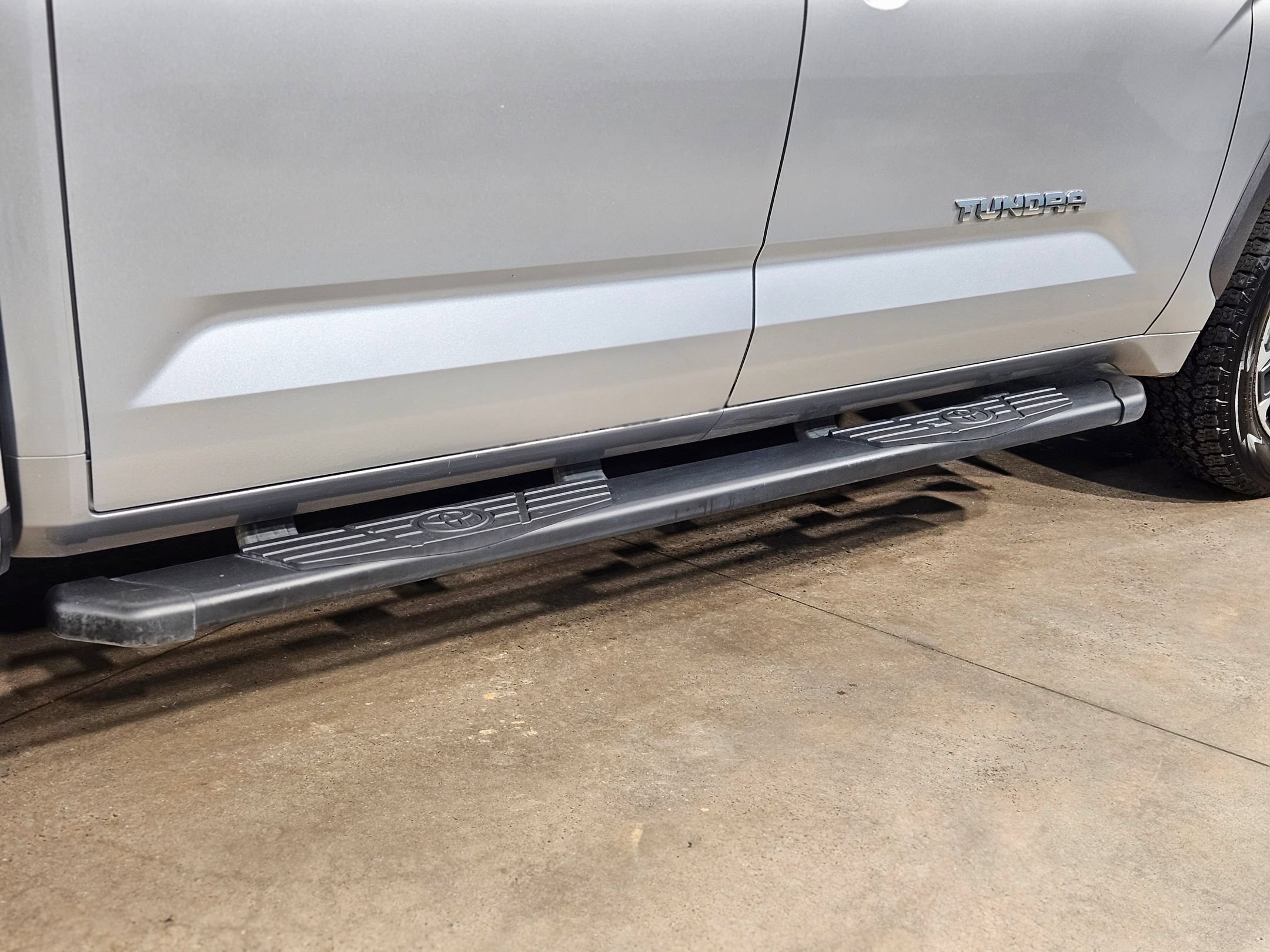 Used 2024 Toyota Tundra Limited AWD/4WD image 39