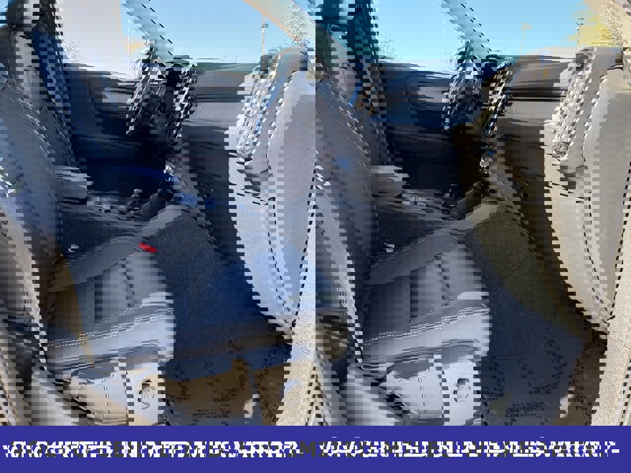 Certified 2025 Volvo XC40 B5 Core image 34