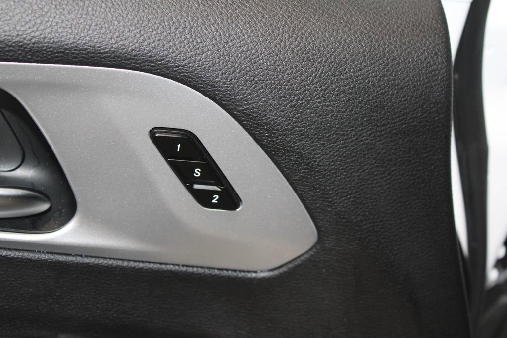 Used 2025 Chrysler Pacifica Limited FWD image 8