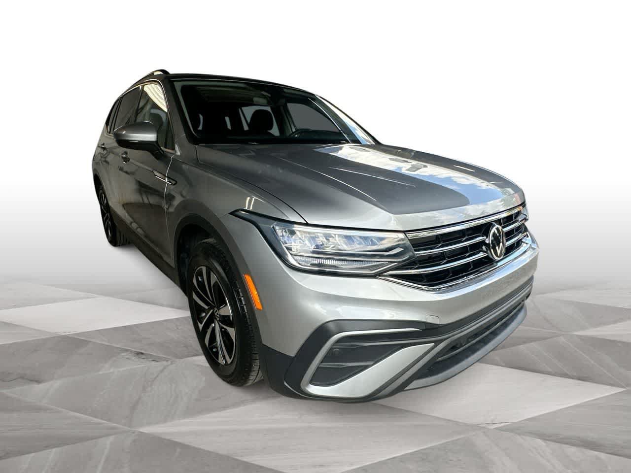 Used 2023 Volkswagen Tiguan S w/ Driver Assistance Package FWD image 2