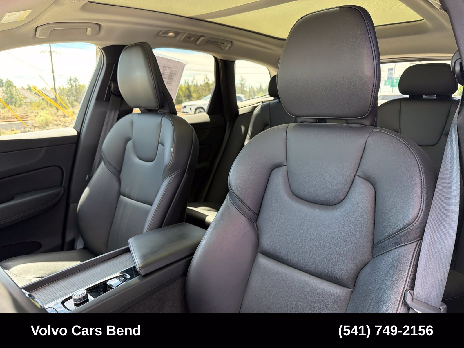 Used 2024 Volvo XC60 B5 Core w/ Protection Package Premier AWD/4WD image 19