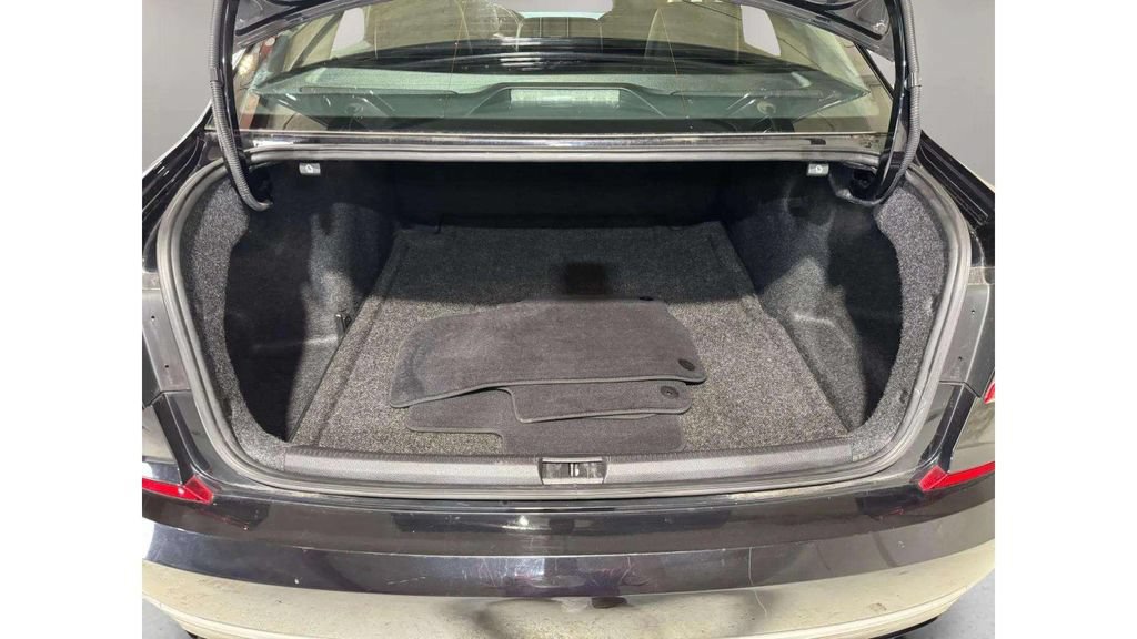 Used 2017 Volkswagen Passat 1.8T R-Line FWD image 25