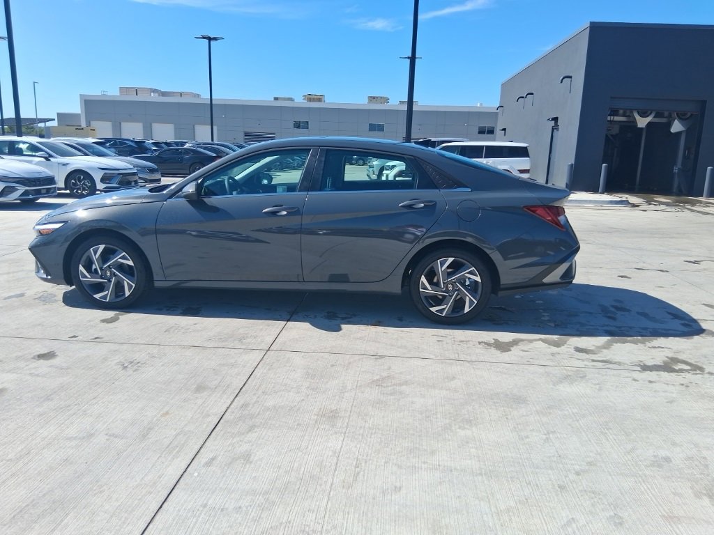 New 2025 Hyundai Elantra Limited image 8