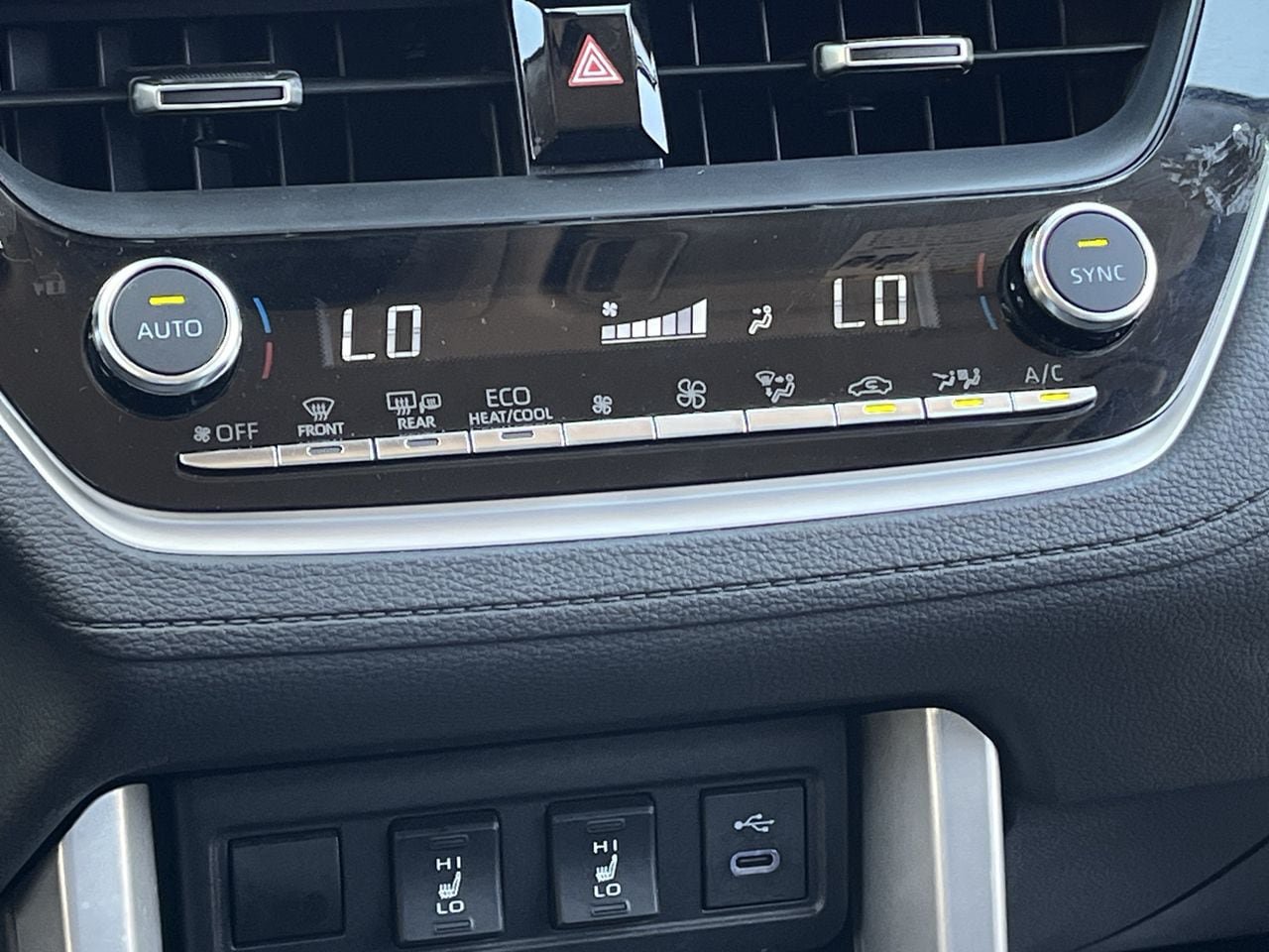 Used 2025 Toyota Corolla Cross XLE FWD image 18