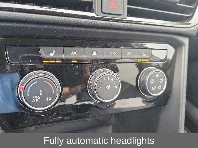 Used 2023 Volkswagen Taos SE AWD/4WD image 6