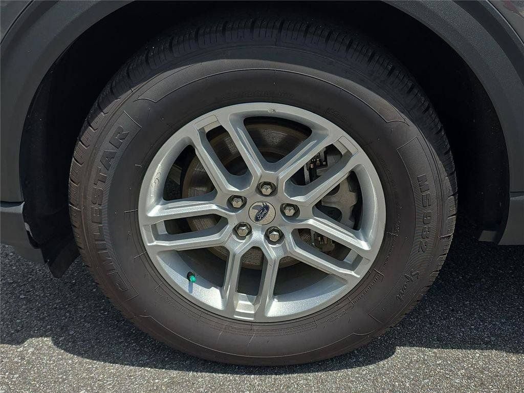 Used 2025 Ford Explorer Active AWD/4WD image 10