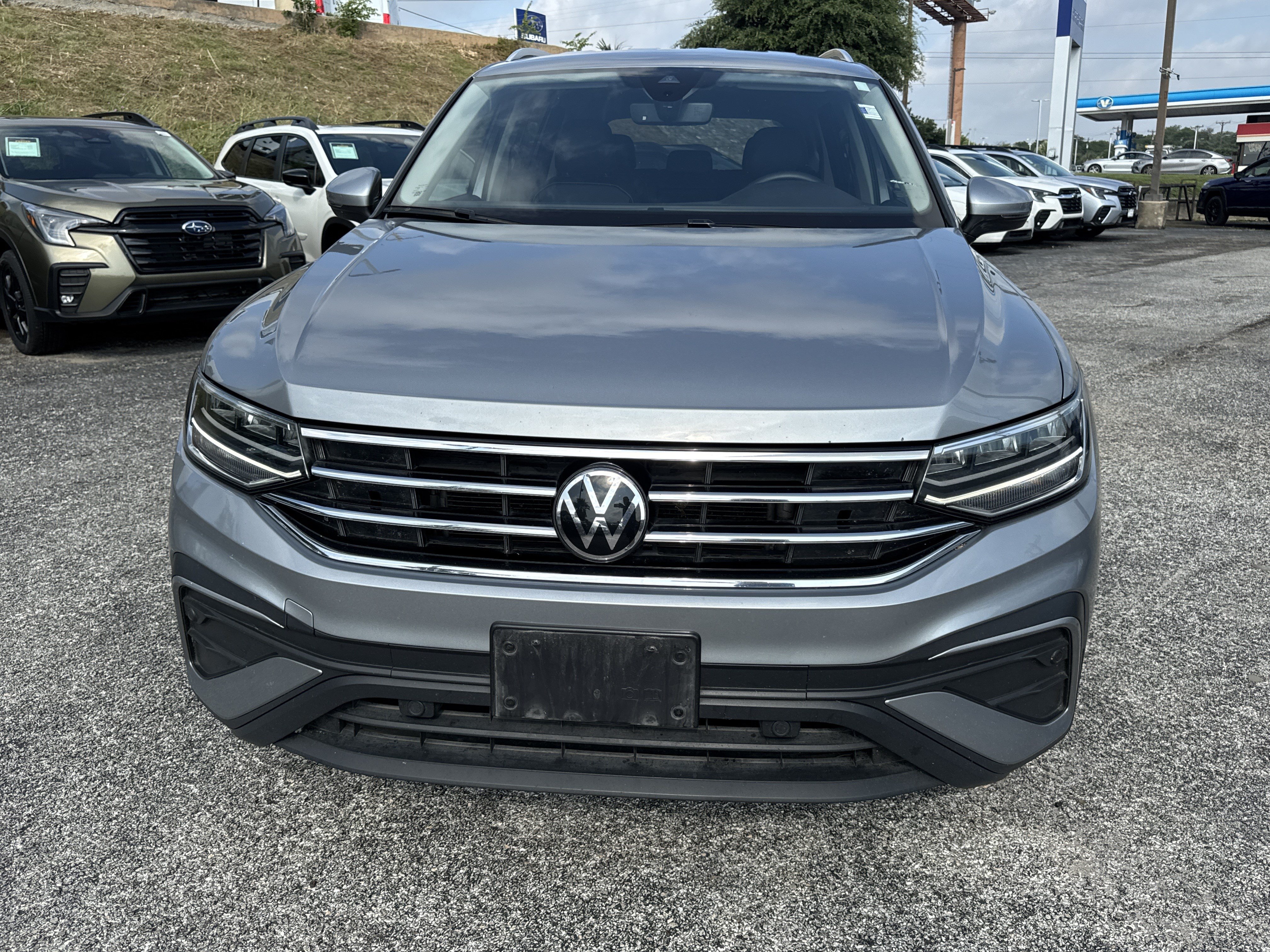 Used 2024 Volkswagen Tiguan SE FWD image 8