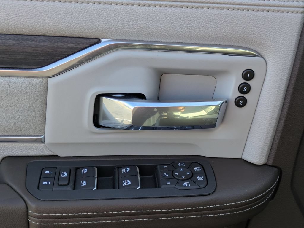New 2026 RAM 2500 Laramie AWD/4WD image 12