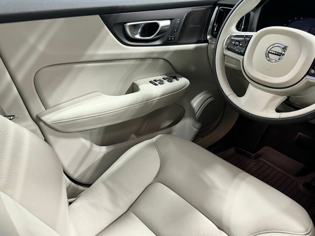 New 2024 Volvo S60 B5 Plus w/ Climate Package image 26