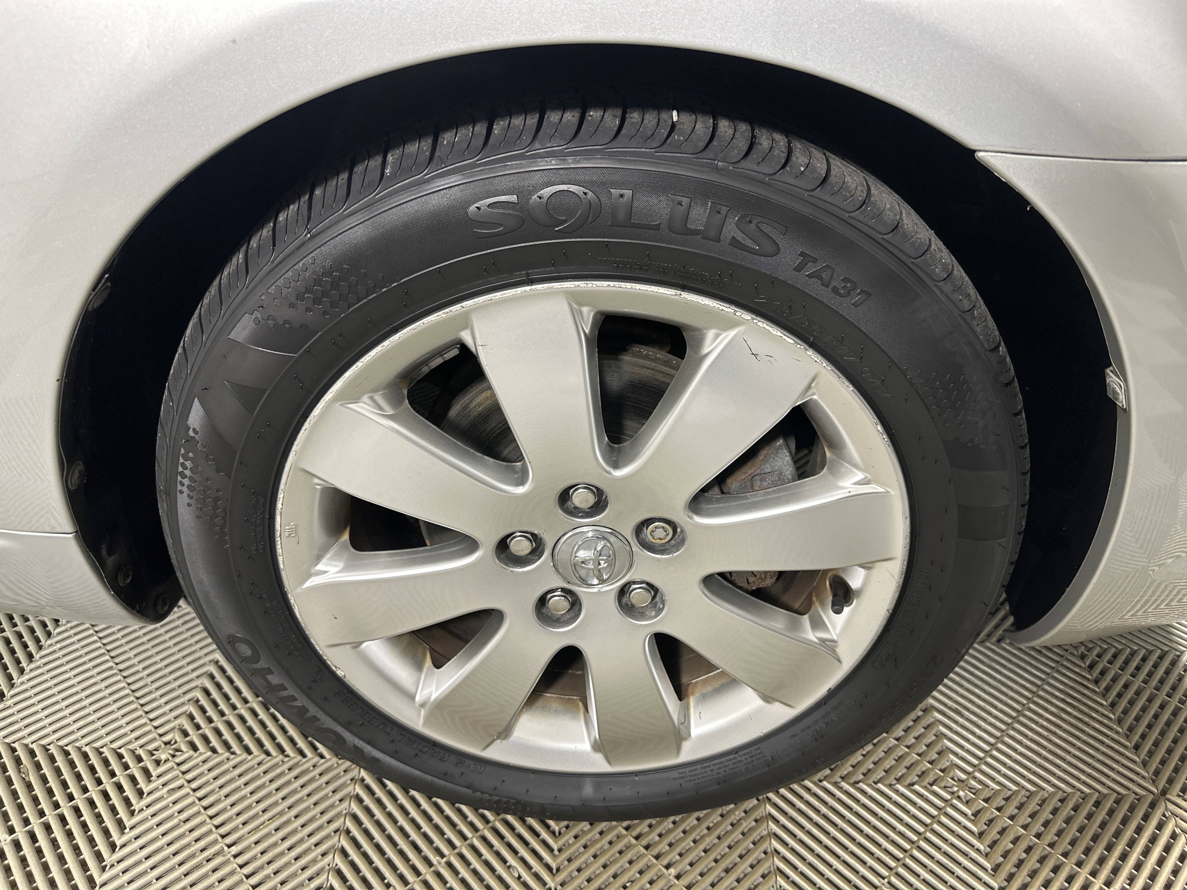 Used 2006 Toyota Avalon XLS image 25