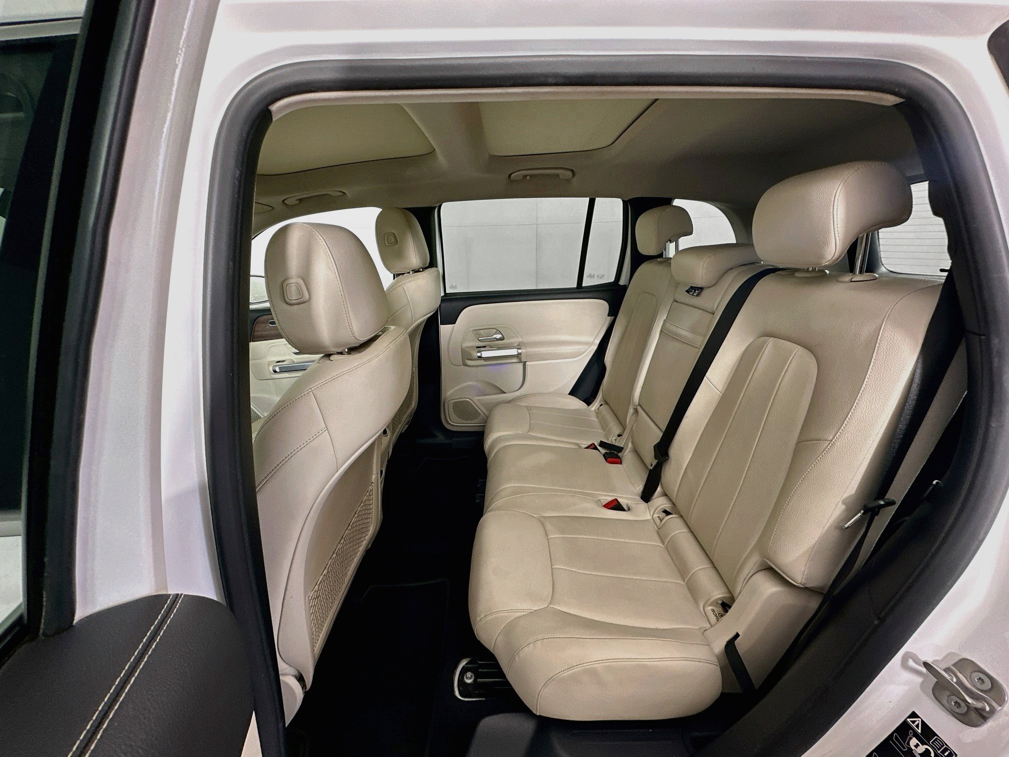 Used 2023 Mercedes-Benz GLB 250 4MATIC image 28