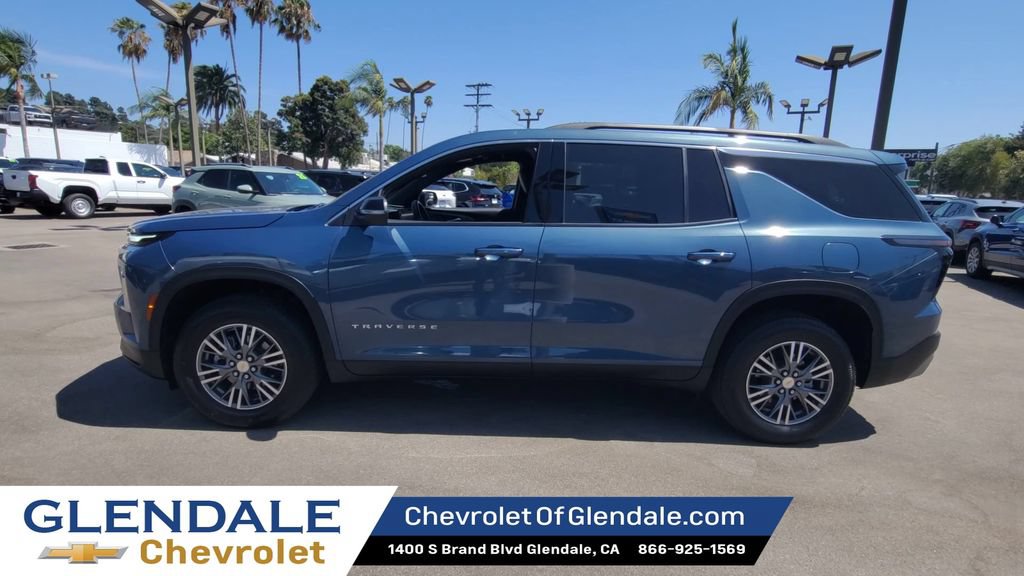 Certified 2025 Chevrolet Traverse LT FWD image 5