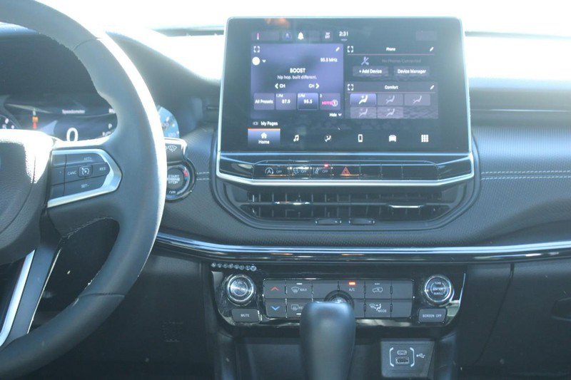 Used 2023 Jeep Compass Latitude image 16