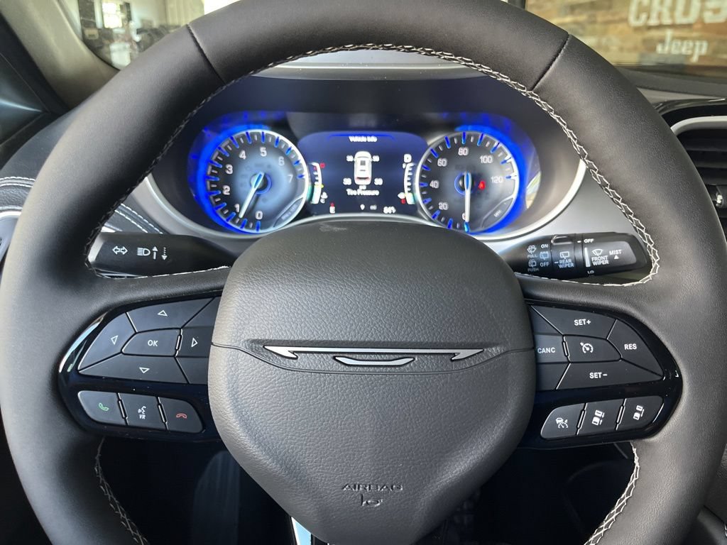 New 2027 Chrysler Pacifica Limited FWD image 30