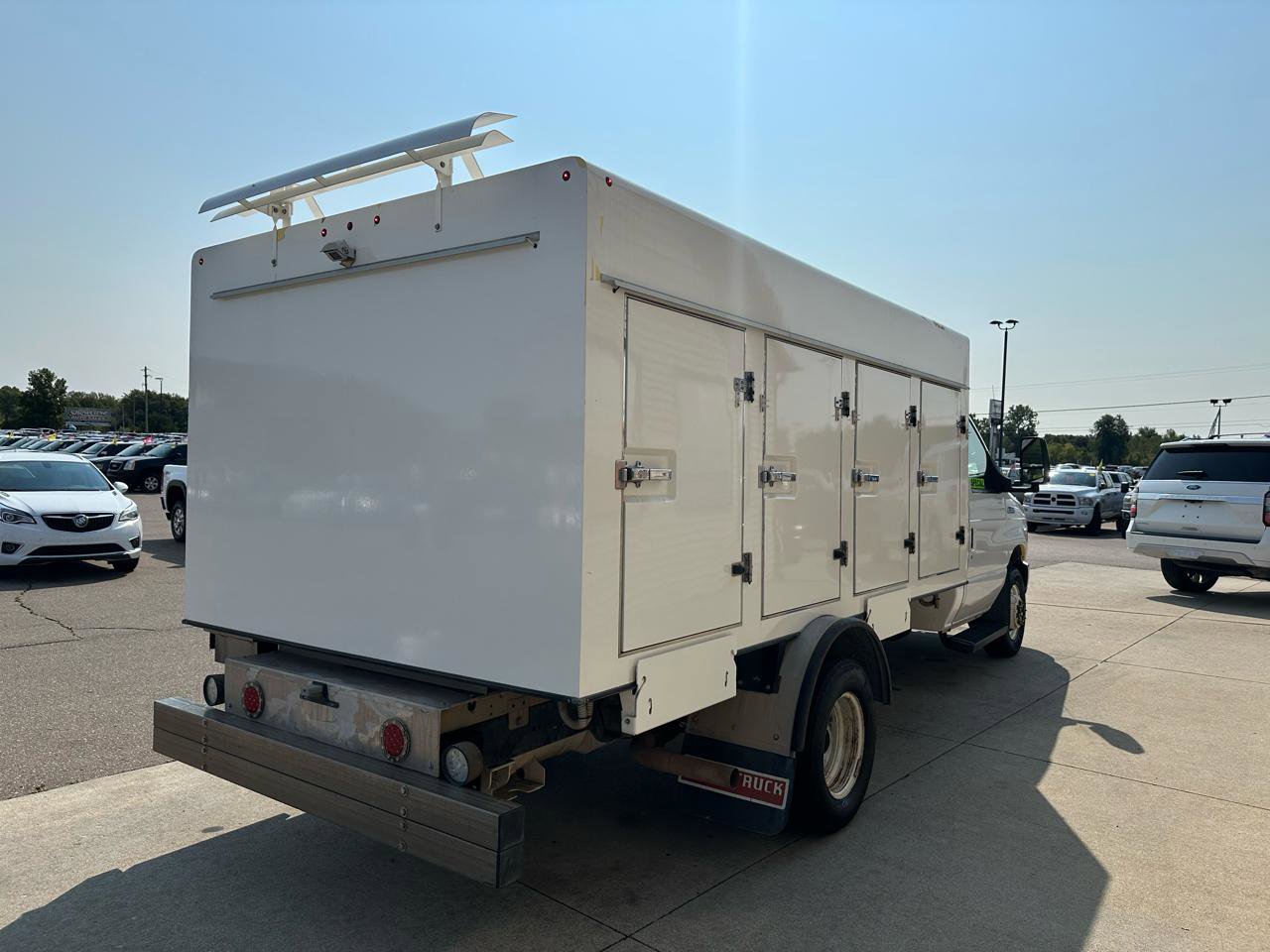 Used 2018 Ford E-450 and Econoline 450 Super Duty w/ Power Windows & Locks Group RWD image 5