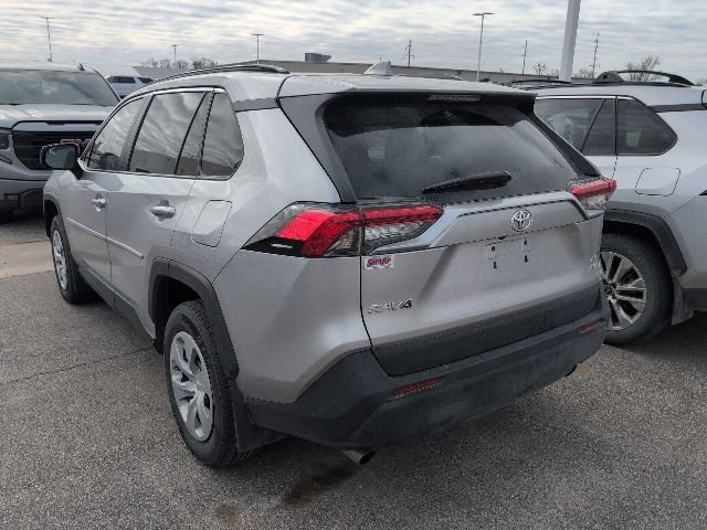 Used 2021 Toyota RAV4 LE AWD/4WD image 2