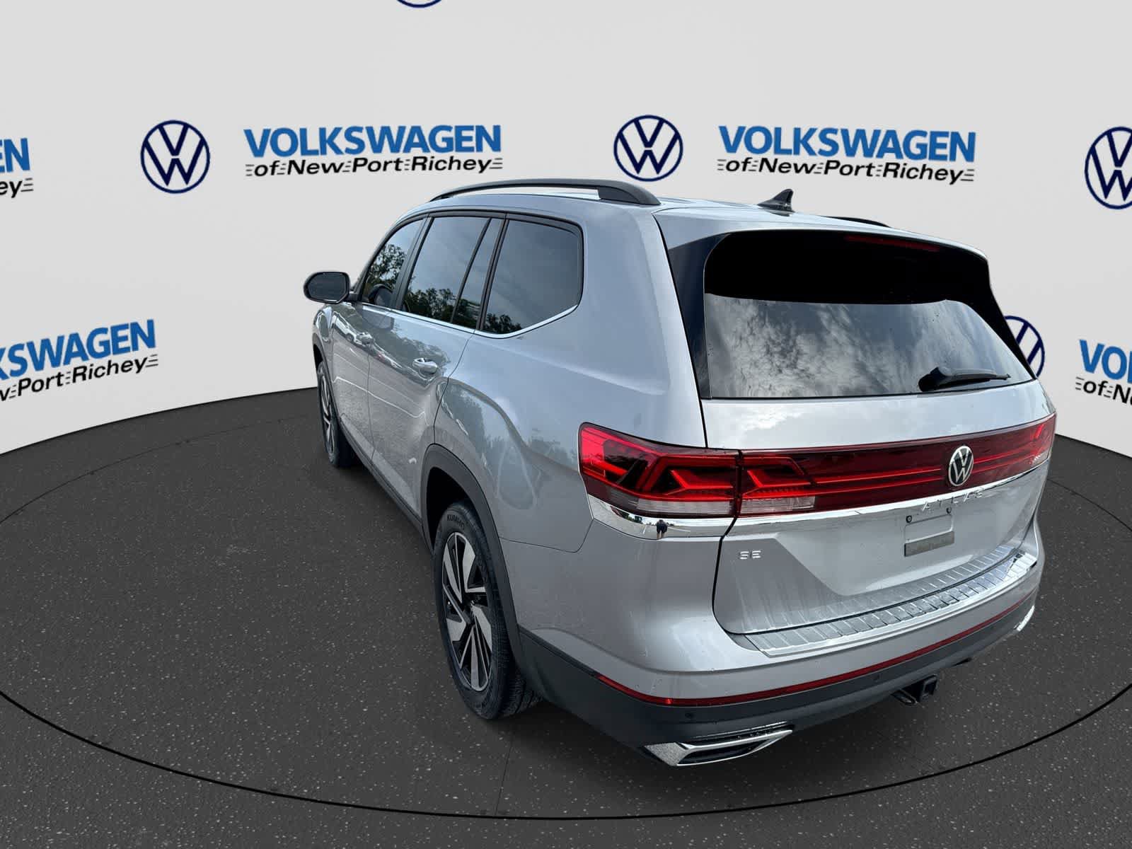Used 2024 Volkswagen Atlas SE FWD image 12