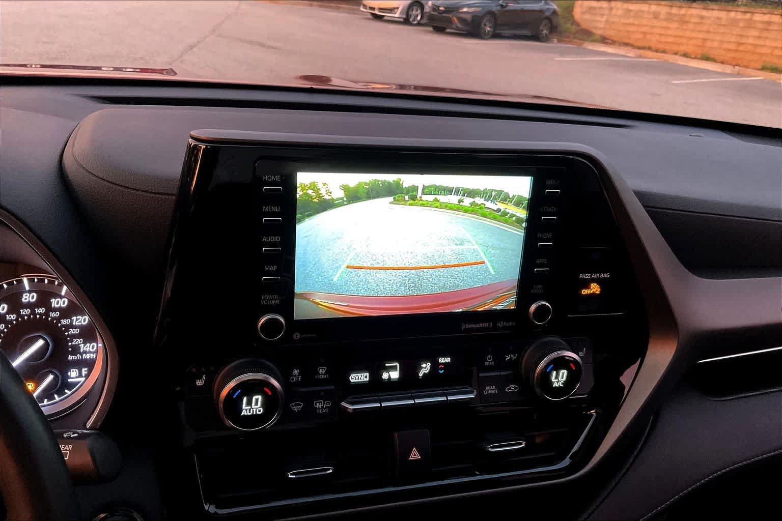 Used 2022 Toyota Highlander XLE FWD image 27