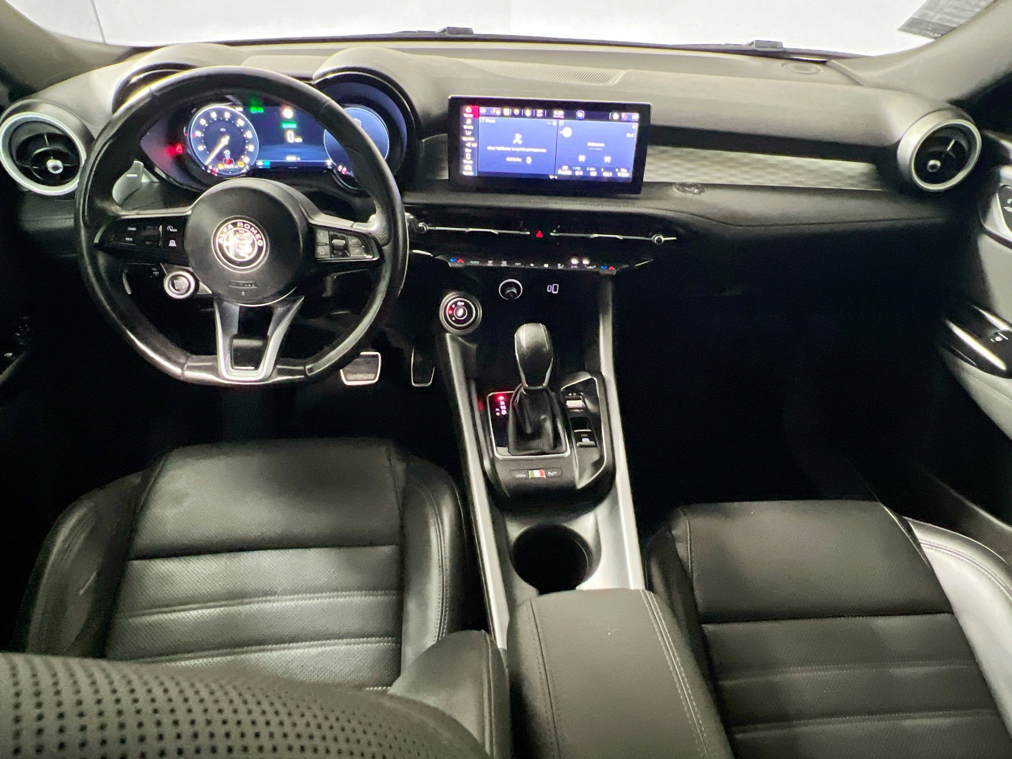 Used 2024 Alfa Romeo Tonale Veloce w/ Premium Interior Package image 30