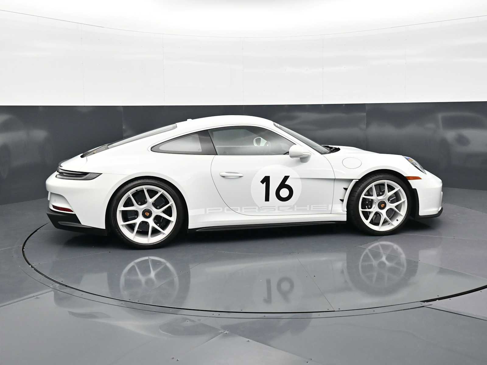 Certified 2024 Porsche 911 GT3 RS RWD image 35