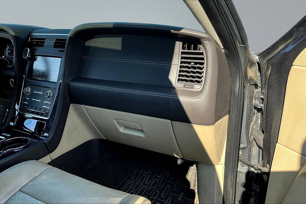 Used 2015 Lincoln Navigator 4WD w/ Equipment Group 101A Reserve image 23