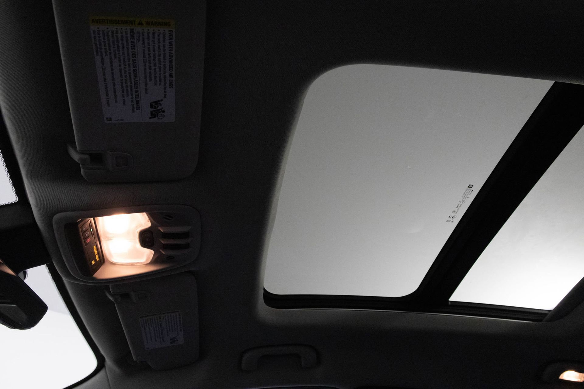 Used 2022 Chevrolet Bolt EUV Premier w/ Sun & Sound Package image 32