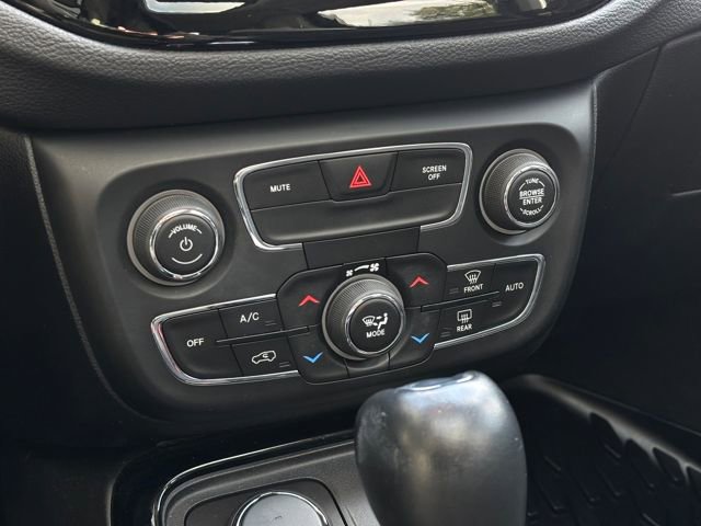 Used 2020 Jeep Compass Latitude image 32