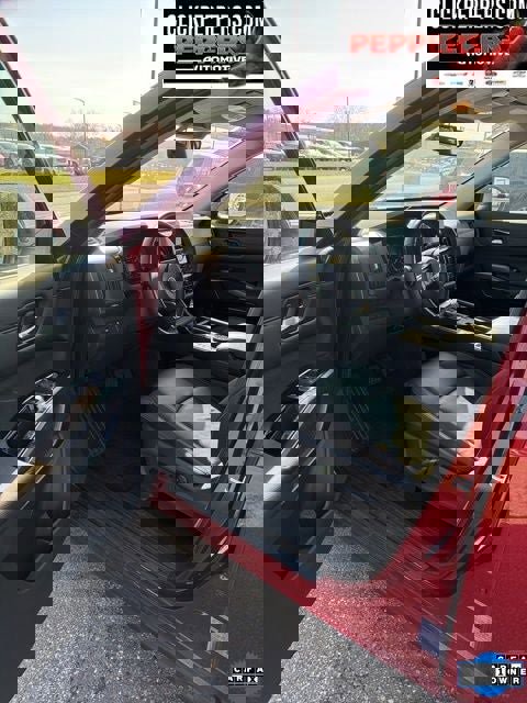 Used 2025 Nissan Pathfinder SL image 6