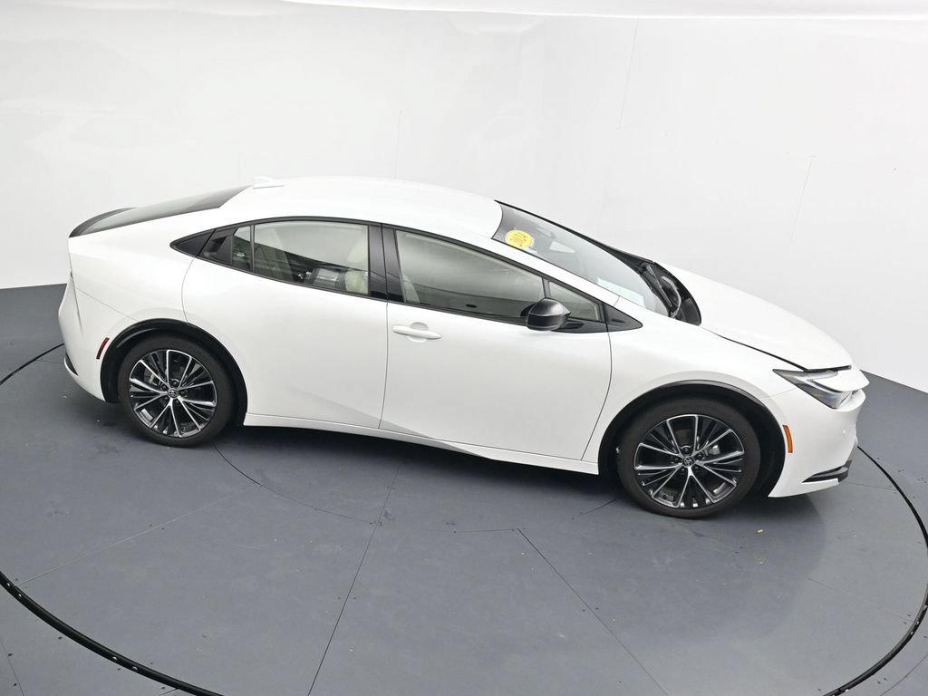 Used 2024 Toyota Prius XLE FWD image 32