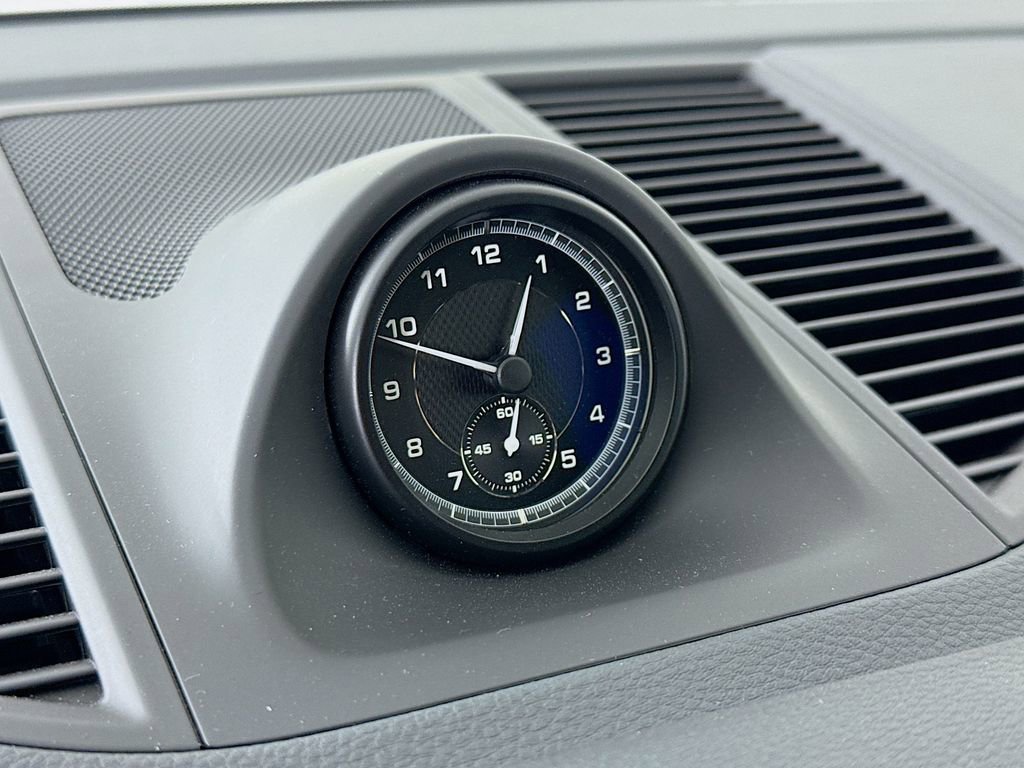 Certified 2024 Porsche Macan image 17