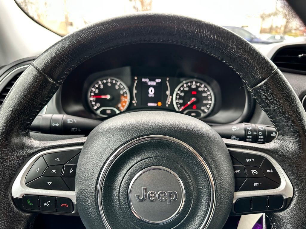 Used 2015 Jeep Renegade Latitude w/ Cold Weather Group II image 25