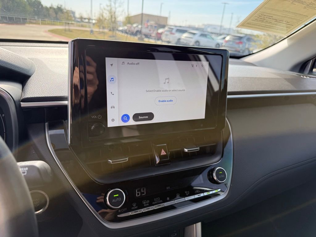 Used 2023 Toyota Corolla Cross XLE image 18