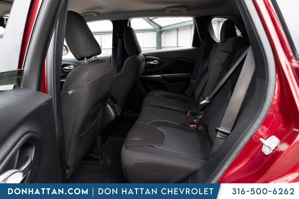 Used 2019 Jeep Cherokee Latitude w/ Popular Appearance Group FWD image 15