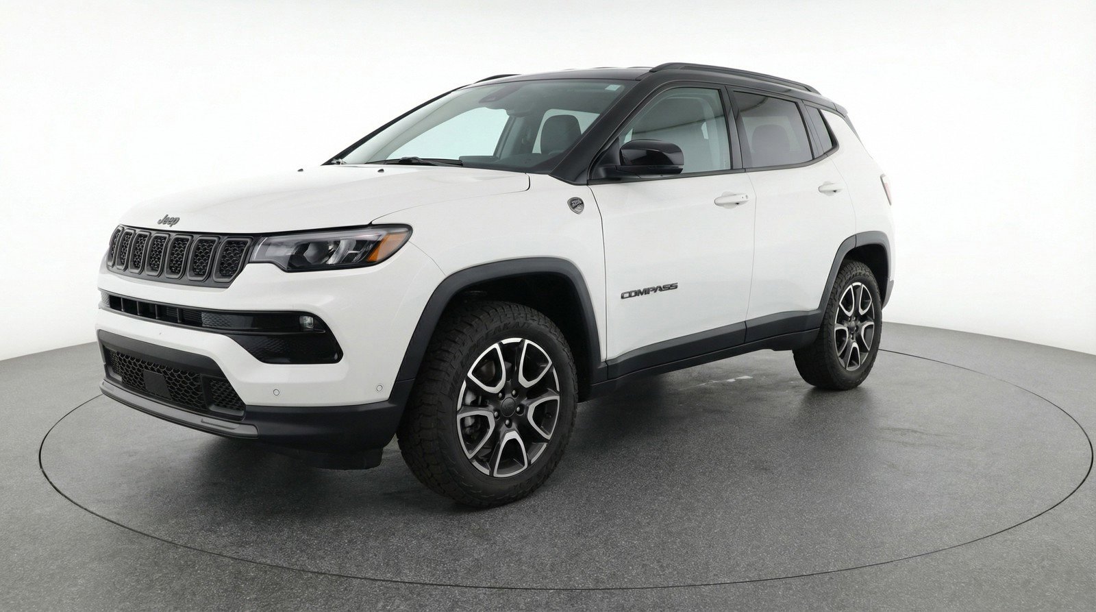 Used 2025 Jeep Compass Trailhawk image 3