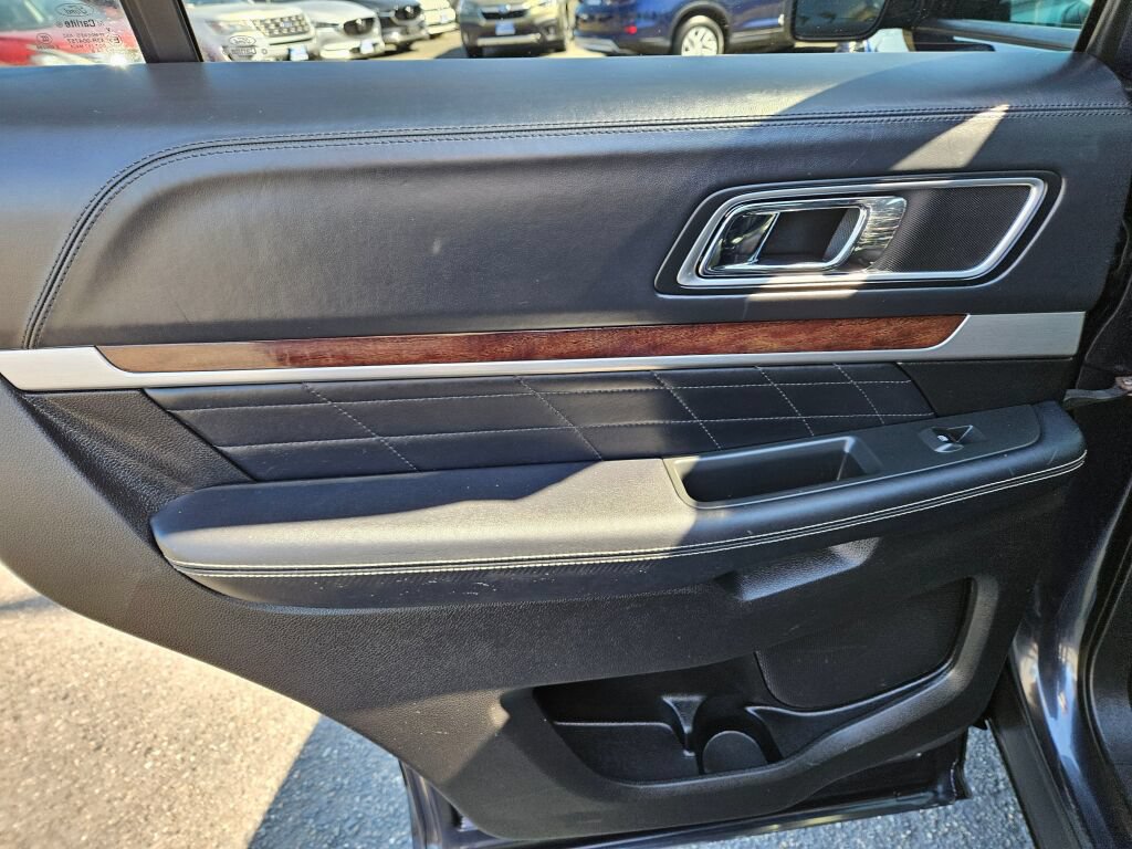 Used 2017 Ford Explorer Platinum AWD/4WD image 18