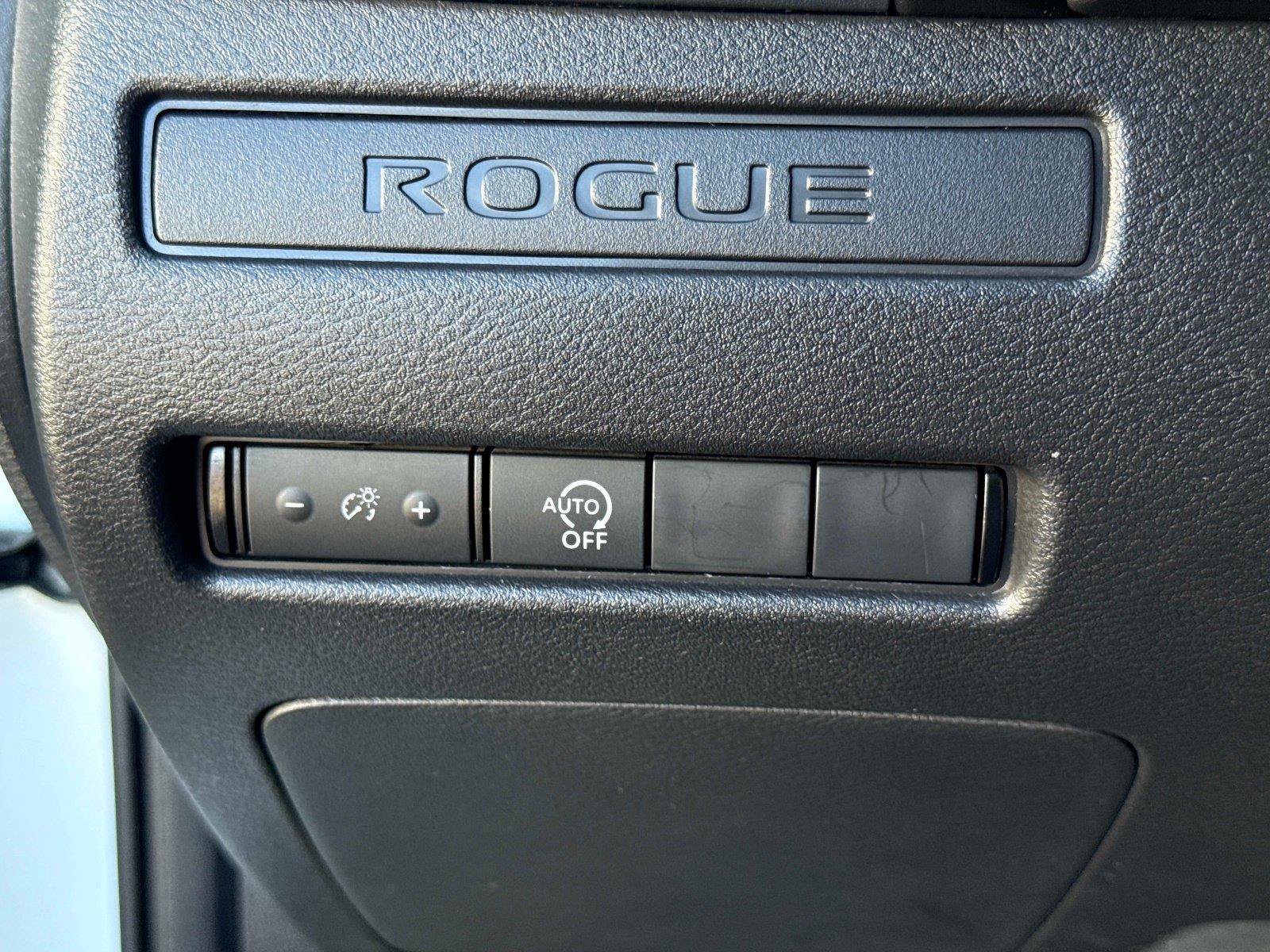 Used 2024 Nissan Rogue S FWD image 30