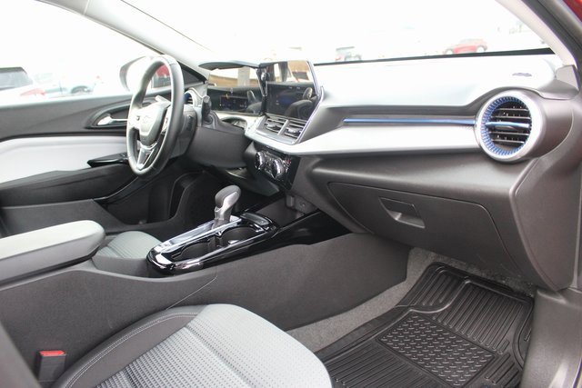 Used 2025 Chevrolet Trax LT w/ LT Convenience Package image 24