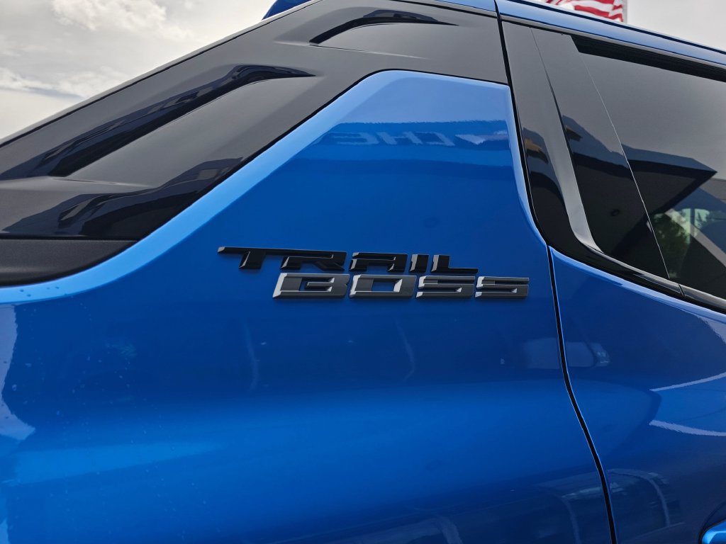 Used 2026 Chevrolet Silverado EV Trail Boss AWD/4WD image 16