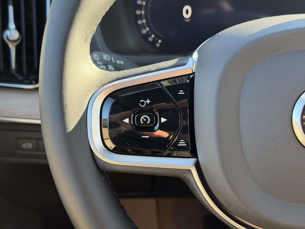 New 2026 Volvo XC90 T8 Plus w/ Protection Package Premier image 8