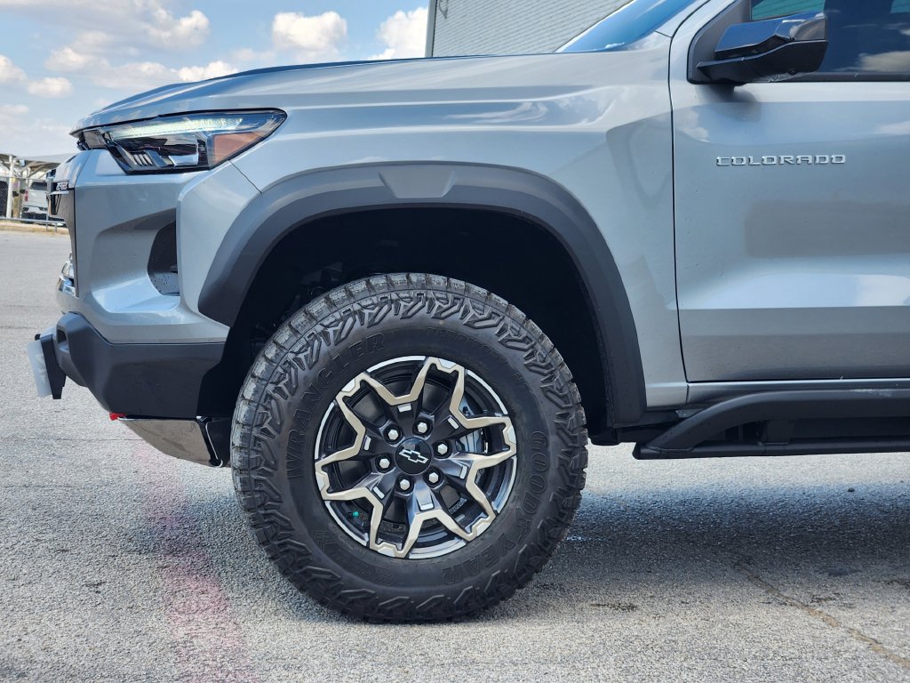 New 2026 Chevrolet Colorado ZR2 w/ Technology Package AWD/4WD image 6